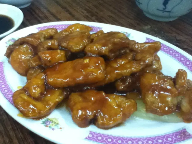 京都骨-似肉排多些，有波蘿墊底開開胃，都幾多肉而且夠"冧"。