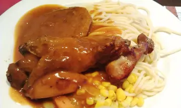 高質素美國純牛肉漢堡扒拼雞扒配意粉