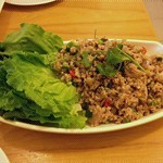 Minced pork with lettuce leaves