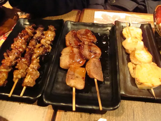 微辣汁燒牛肋骨、照燒牛舌尖和燒雞脾菇