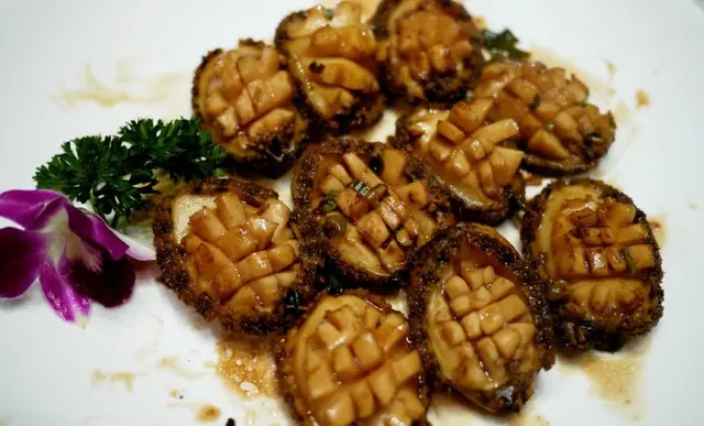 豉油皇乾煎鮑魚,