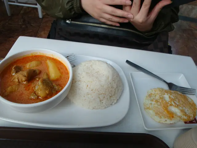 咖喱雞配白飯+煎蛋