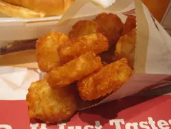 脆薯球，香脆好味，多吃会感觉油腻。