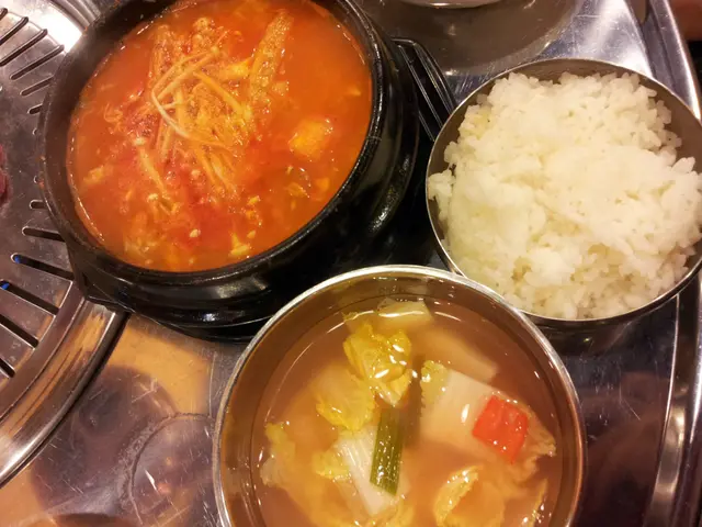 海鮮豆腐辣湯﹑珍珠米白飯﹑水泡菜