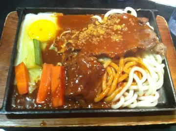 薄切牛肉蛋鐵板烏冬