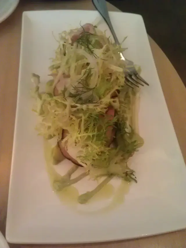 鮮蘆筍伴香草火腿蛋黃汁