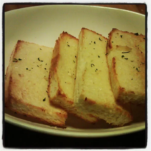 芝士香草牛油多士