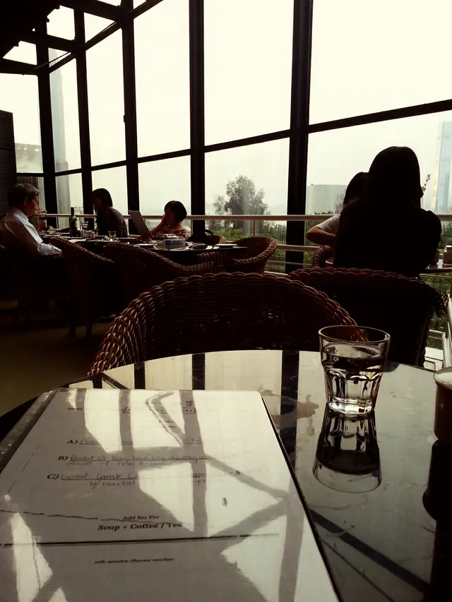 高樓底落地玻璃, 是亮點.