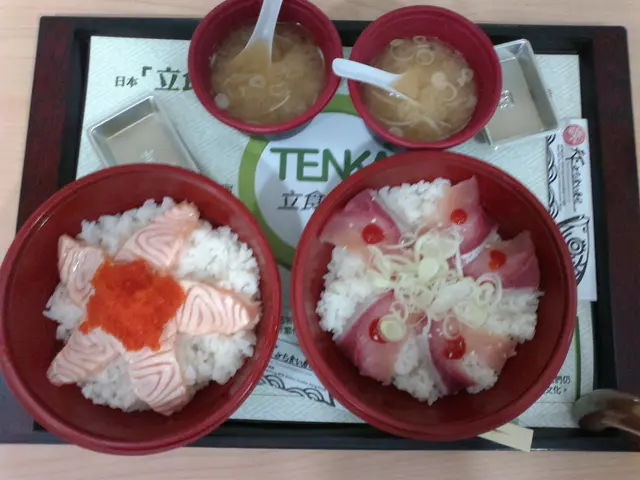 教人意外的,是魚片下面的飯