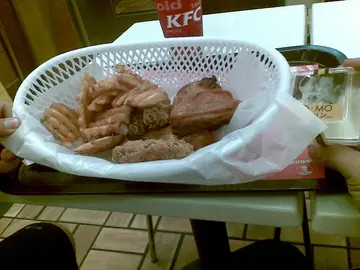 烧鸡, 巴辣鸡翼, 薯格, 乳酪布丁