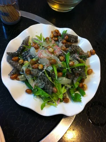 涼拌爽魚皮