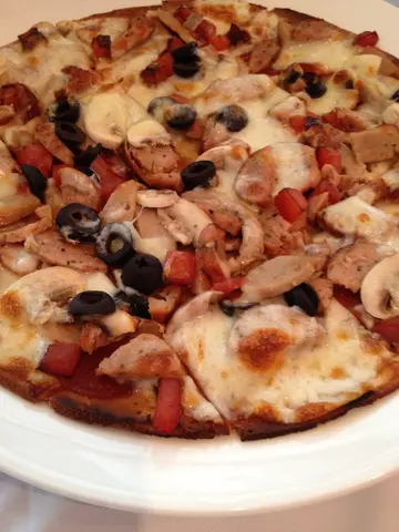 Pizza Nunero Duo (饼底香脆, 但同行小朋友觉的太硬, 大人就ok)