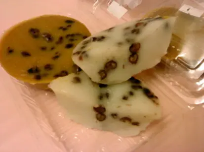 切半的椰汁砵仔糕-足料~