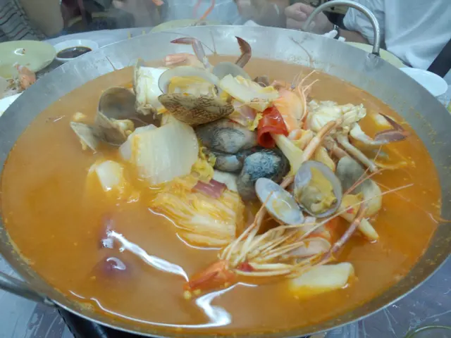 冬蔭公花甲海鮮煲