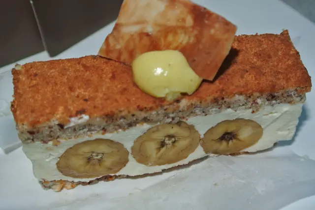 海鹽玉桂香蕉蛋糕切餅