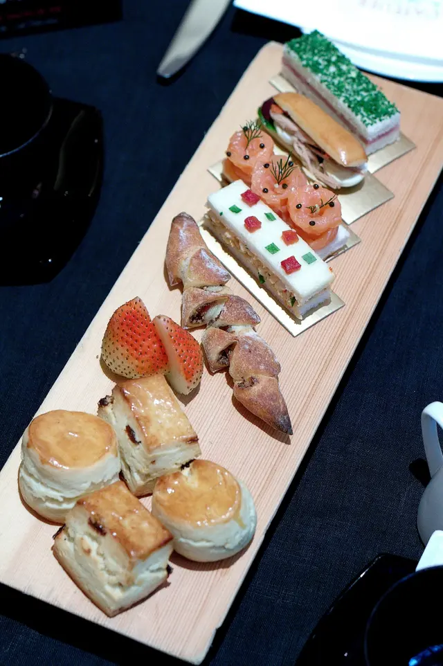 Afternoon Tea Set ；Le Petite baguette au Bacon $12