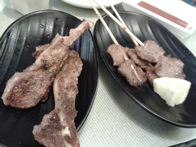 (左) 燒羊鞍; (右) 燒牛舌