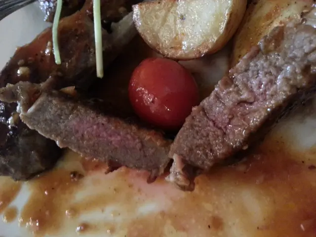 雖然不只五成熟，不過肉質仍然軟腍