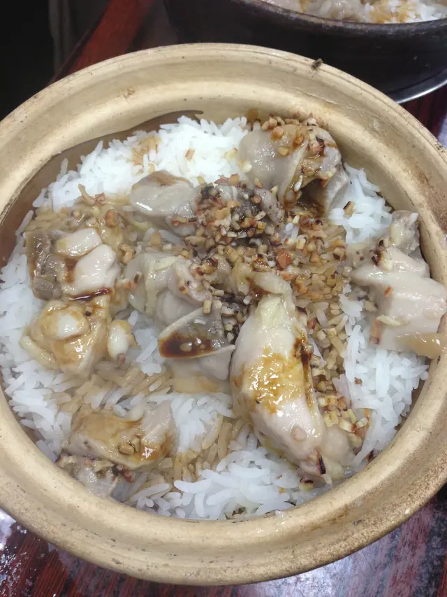 章魚雞粒煲仔飯