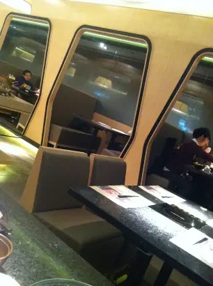 大大張吉枱無人坐....