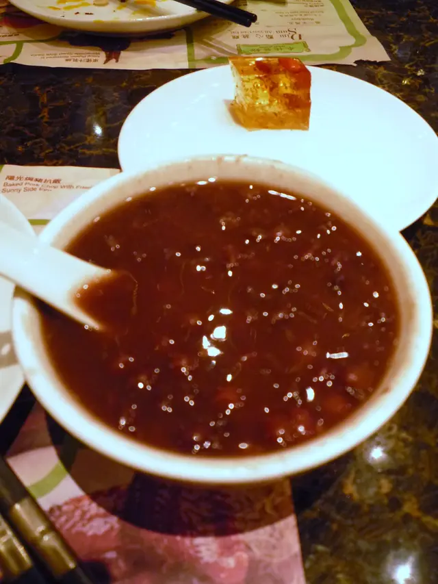 陳皮紅豆沙，豆多又腍又起沙，唔太甜。