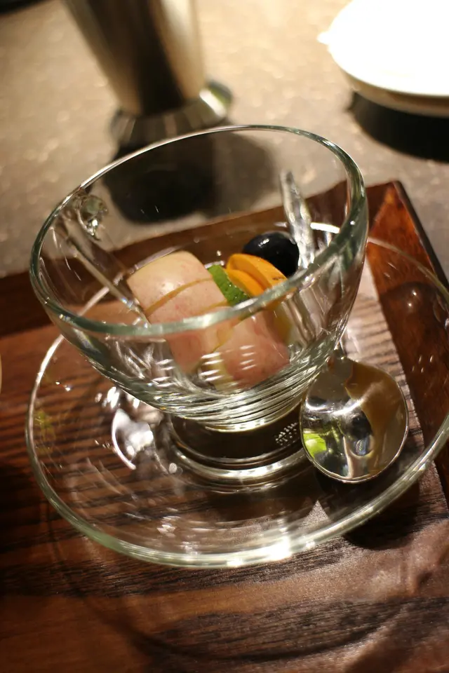 小杯內已載有水果