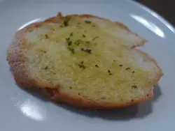好硬嘅蒜蓉包