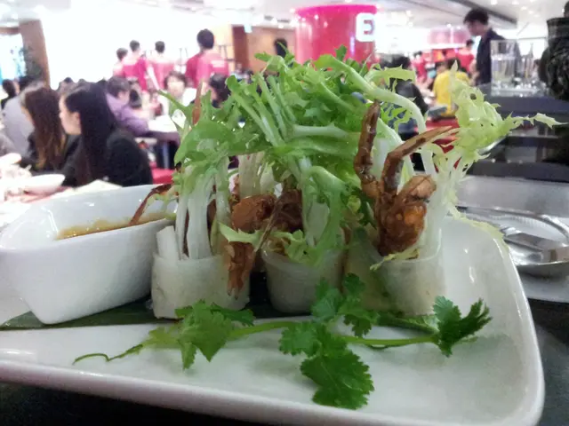 軟殼蟹米紙卷($48) 最好食係佢