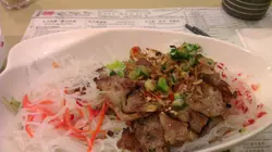 香茅烤/烧猪肉捞檬~好好吃~肉烤得热热香香~脆脆的~