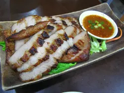 大量菜垫底