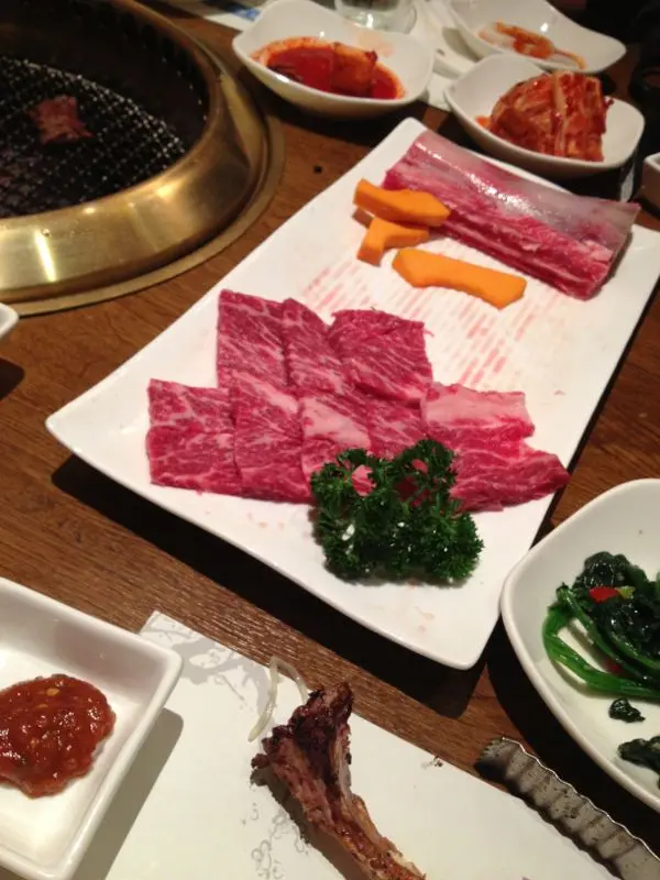 肉質很新鮮 服務員也會代客人把肉剪好