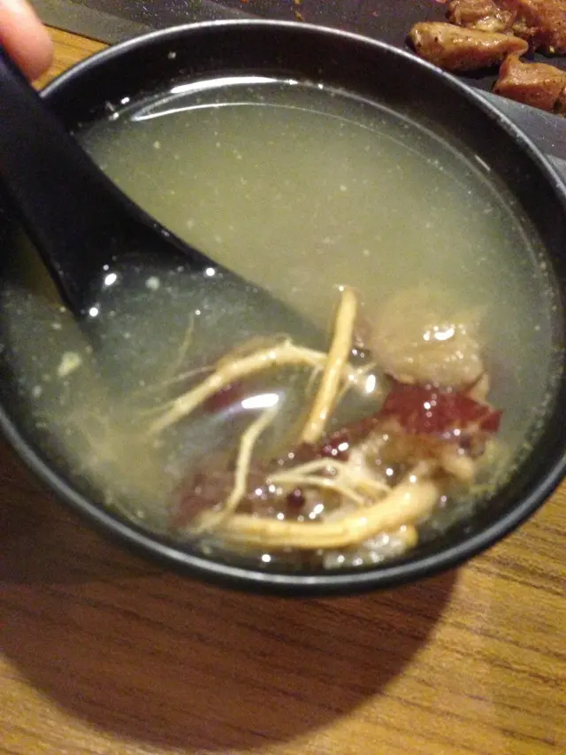 個参雞湯幾足料,有紅棗tim ar