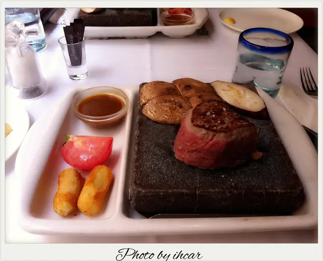 加拿大安格斯牛柳配珍寶蘑菇