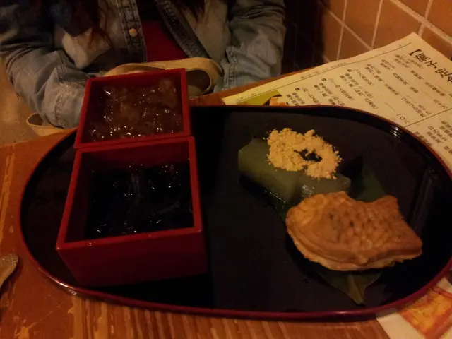 葛軟糍 燒魚仔餅 仲有個唔記得個名