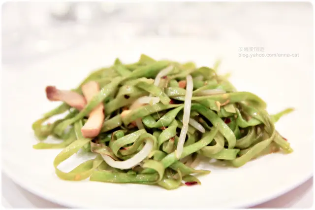 老干媽鮮菌炒菠菜麵