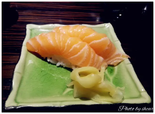 拉麵定食的三文魚壽司