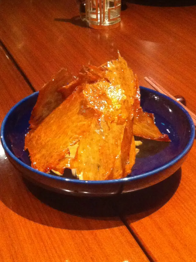 最近滿堂彩在搞重慶菜推廣.  點了這個.. 牛肉是脆脆的 很有肉味 而且真的可以透燈光  挺好吃的...