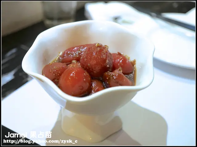 橄欖油,香醋,大蔥,乾蒜泡車厘茄