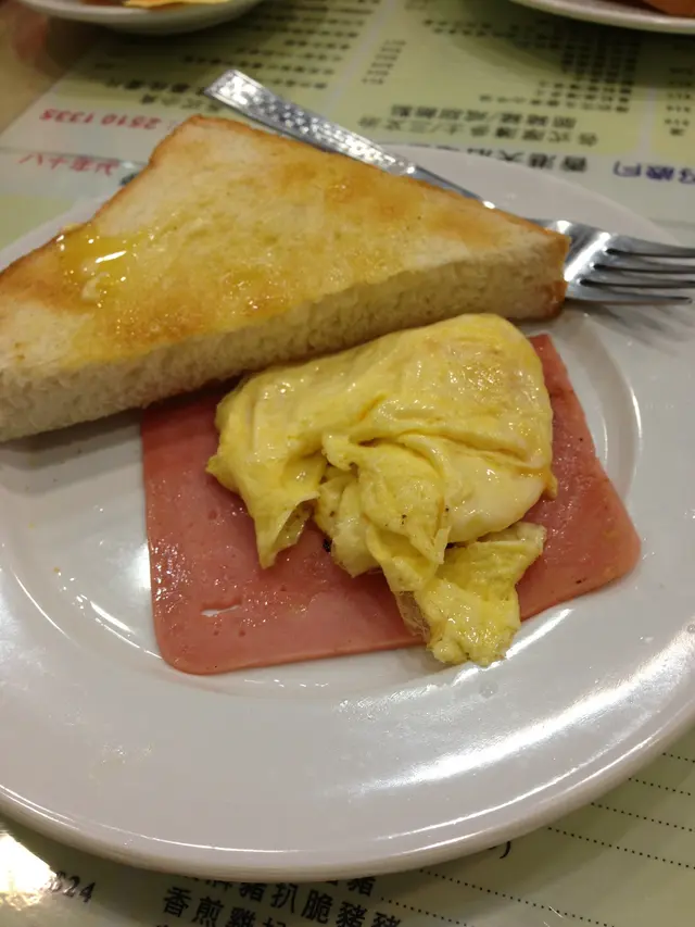 牛油多士, 炒蛋, 火腿