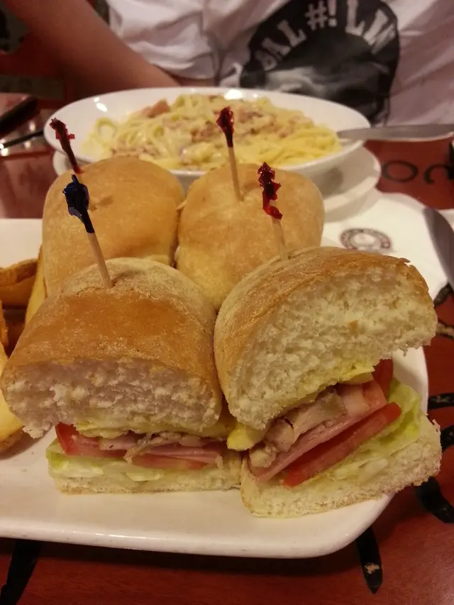 Comes with potato wedges