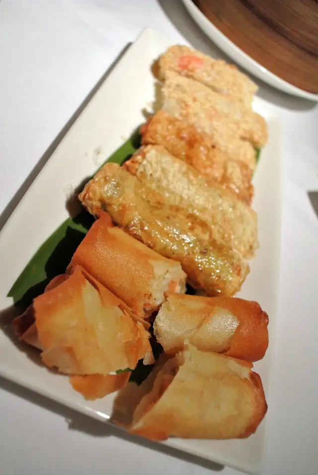 三文魚春卷+竹笙上素腐皮卷+皮蛋蝦筒