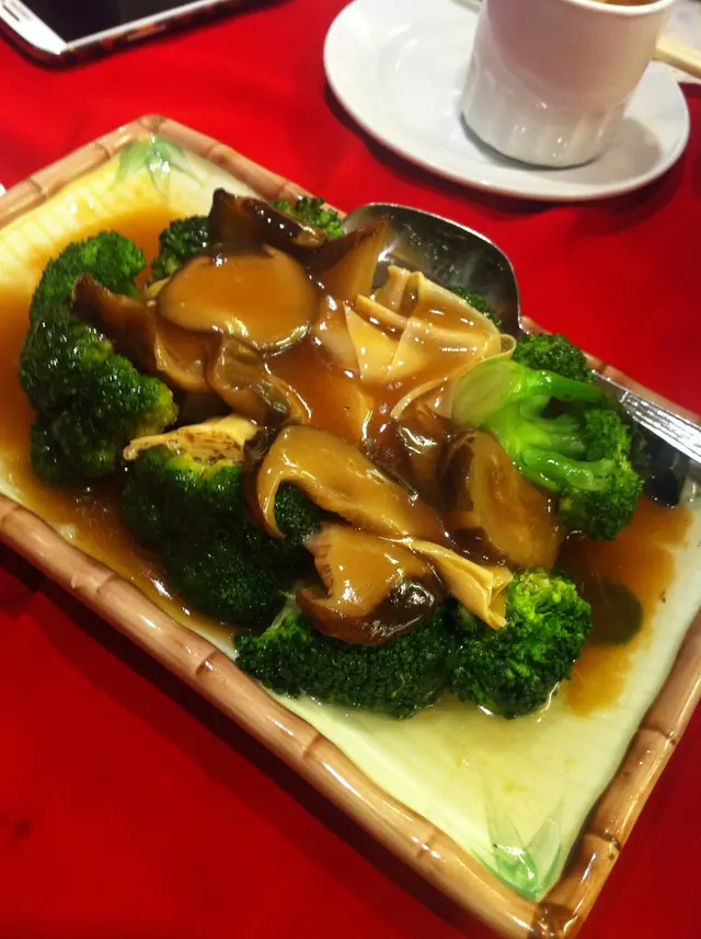 西蘭花北菇扒鮮腐竹