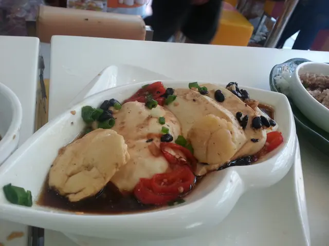 得切開一半的半粒帶子蒸豆腐