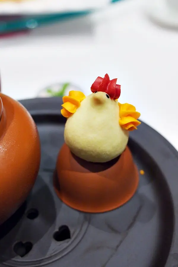 十分「萌」的奶皇金雞酥，帶著陣陣奶皇香