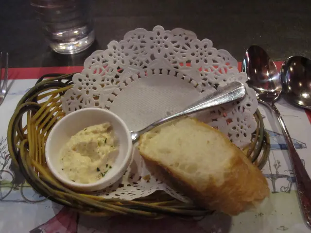 三文魚白汁醬伴法包