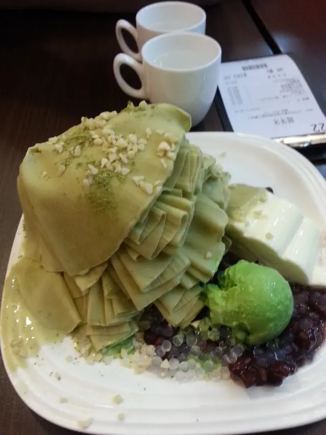 冰好綿, 綠茶味略稍不足夠, 綠茶ice cream 太細球, 紅豆及杏仁豆腐都ok,