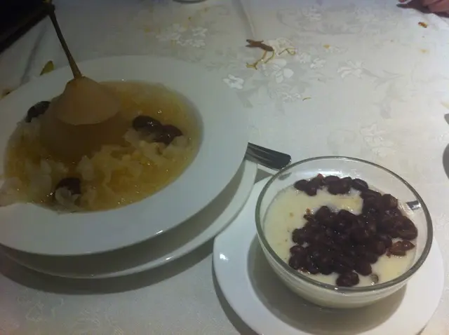 紅棗雪耳燉雪梨及紅豆燉鮮奶