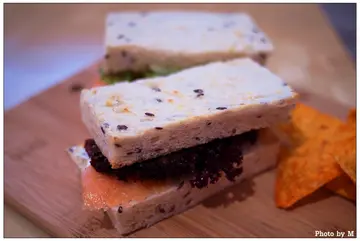 烟三文鱼三文治