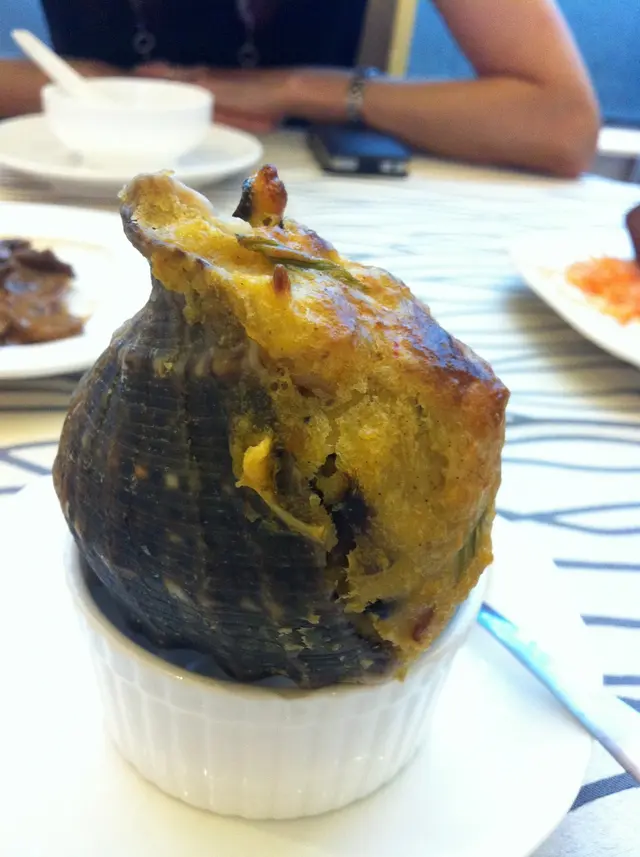 芝士蟹肉焗響螺，具氣勢