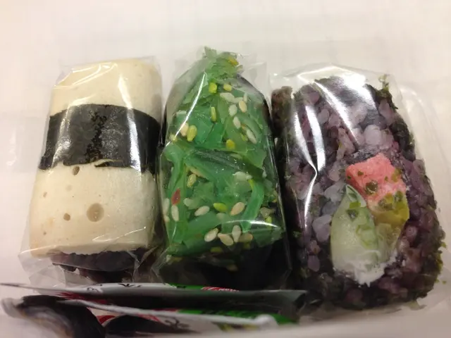 素火腿壽司、中華沙律壽司、素八爪魚壽司